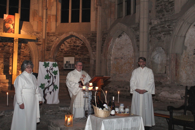 Die Prmonstratenser bewegten sich in der ehemaligen Abteikirche, als seien nicht ber 200 Jahre zwischen dem letzten Wirken des Ordens und dem neuerlichen Gottesdienst vergangen. Foto: Stoffel