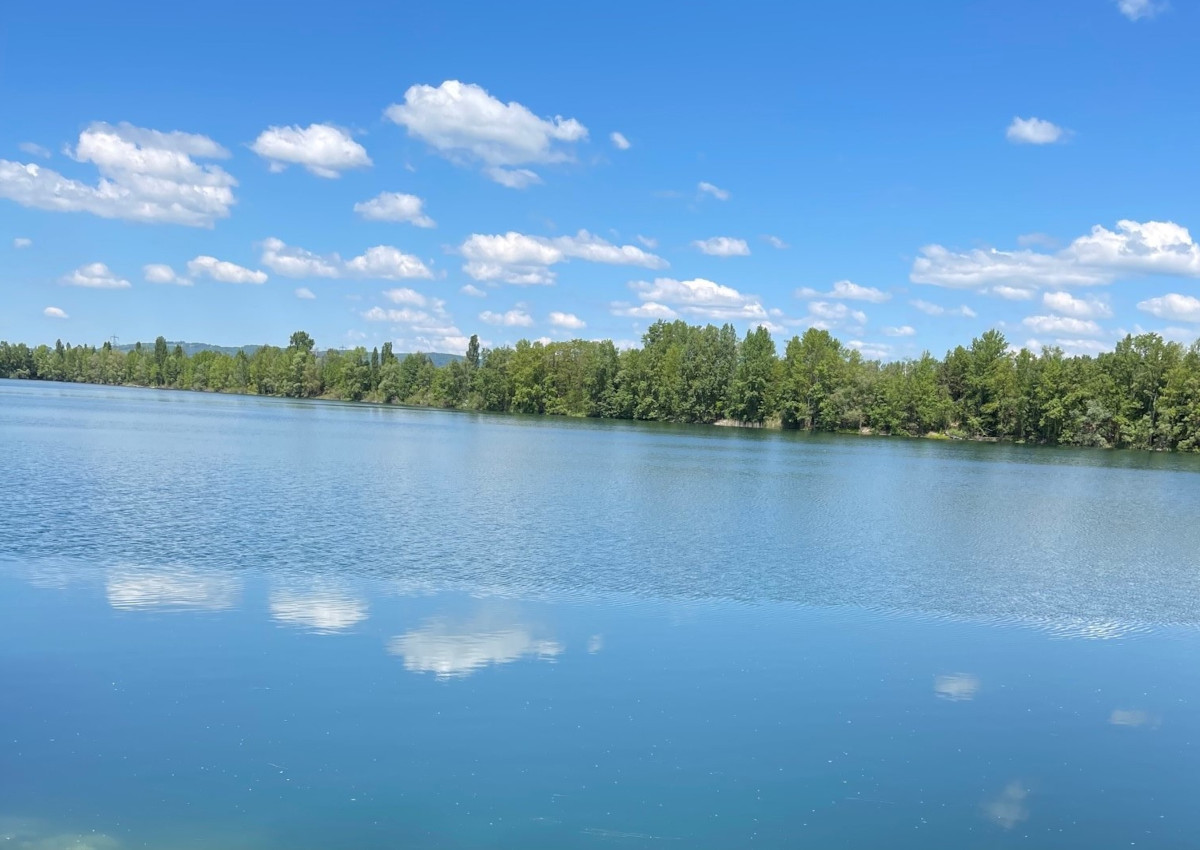 Auch, wenn es verlockend aussieht: Das Baden in den Baggerseen des Engerser Feldes  hier der Kann-See  ist aus gutem Grund verboten. (Foto: KV Neuwied)