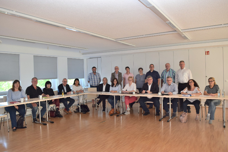 Der 1. Kreisbeigeordnete und Sozialdezernent Michael Mahlert begrte 
die Mitglieder des Sozialausschusses in den neuen Rumlichkeiten des Jobcenters Landkreis Neuwied. Foto: KV Neuwied