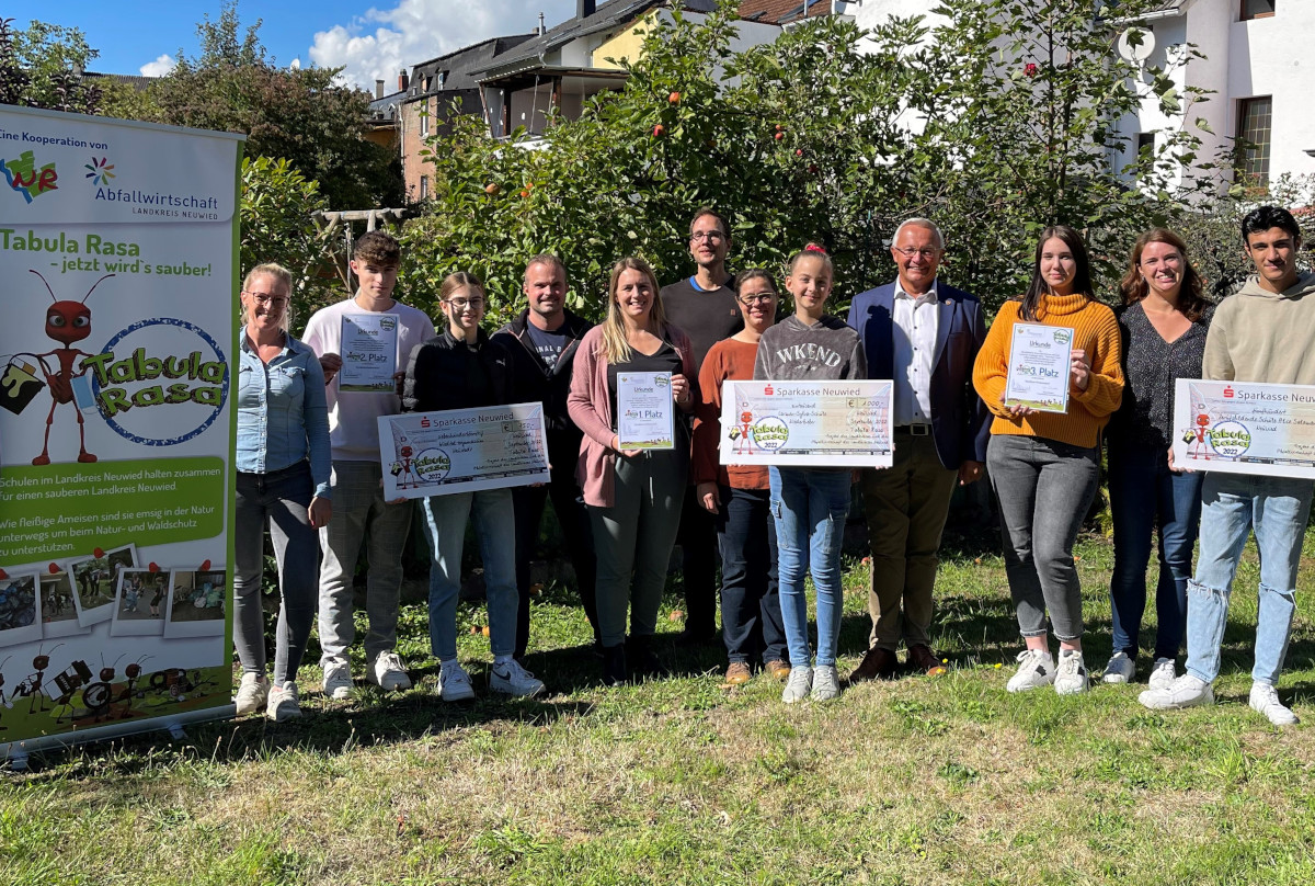 Die Carmen-Sylva-Schule, das Wiedtal-Gymnasium und die Alice-Salomon-Schule waren die fleiigsten Mllsammler beim neuen "Tabula Rasa"-Wettbewerb. (Foto: KV Neuwied)