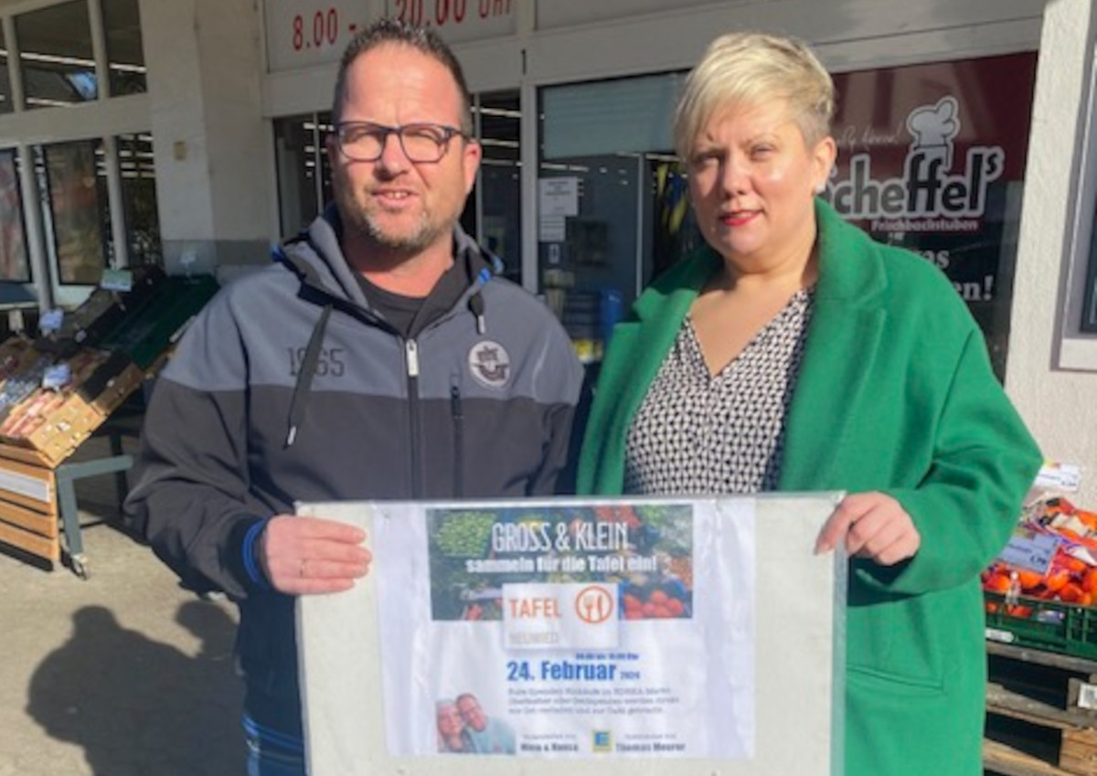Michael (Hansa) Klein und Nina Gross sammeln Spenden fr die Tafel. (Foto: Hans Hartenfels)