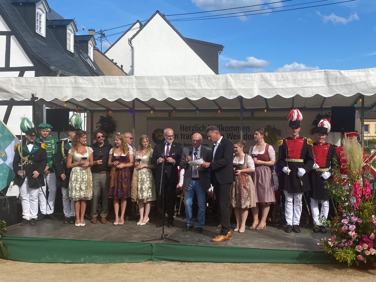 Krftiger Andrang beim Wein- und Heimatfest der Stadt Unkel