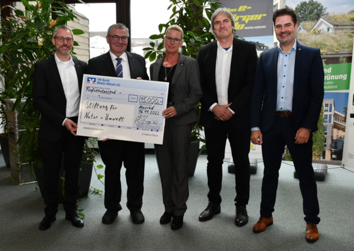 VR Bank Rhein-Mosel bergibt je 15.000 Euro fr den Naturschutz und den Kreis Neuwied