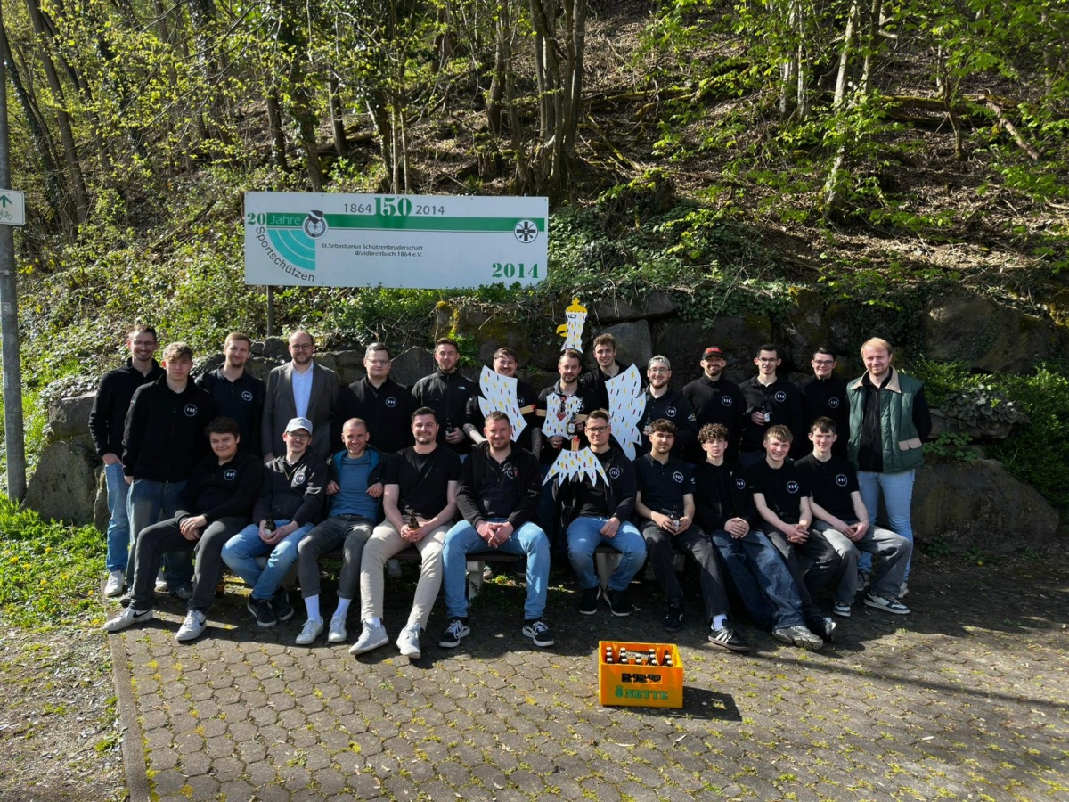 K�nigskr�nung in Waldbreitbach: Dreikampf um den Titel beim Maik�nigsschie�en