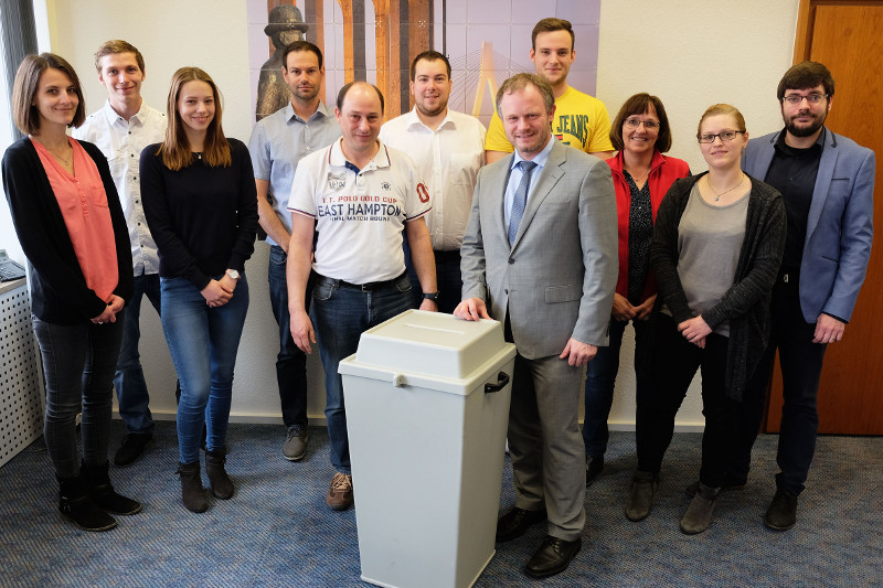 Oberbrgermeister Jan Einig und das Team des Briefwahlbros bereiten sich auf die Wahlen vor. Foto: Pressebro Neuwied