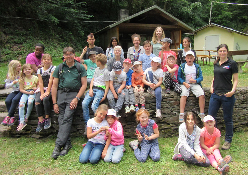 Die Kinder erfuhren viel ber das komplexe kosystem Wald. Foto: Pressebro Neuwied
