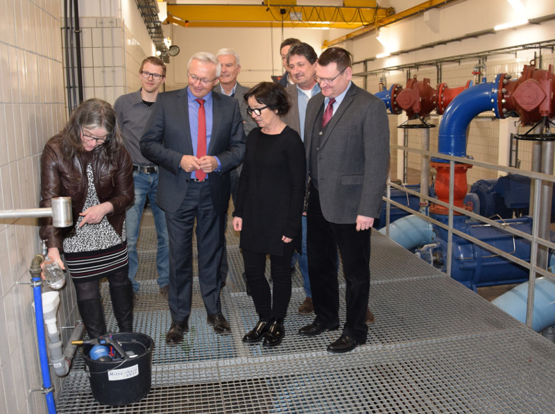 Whrend sich das Umweltministerium Sorgen um die landesweite Versorgung mit Trinkwasser macht, gibt der Neuwieder Landrat Achim Hallerbach fr den Bereich des Kreiswasserwerks Neuwied eine klare Entwarnung. Foto: KV Neuwied