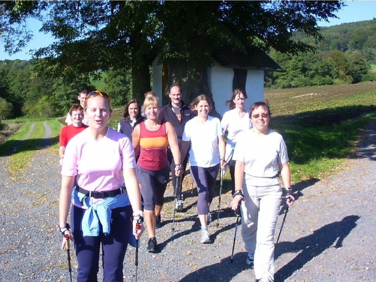 In Heimbach-Weis werden drei Nordic Walking-Kurse angeboten. (Foto: Stefan Puderbach)