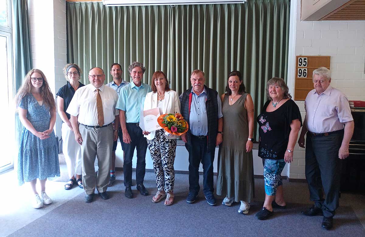 v. l. n. r. Elena Strunk, Mechthild Reifenrath, Reinhard Schmalzbauer, Alexander Schwarz, Dr. Holger Liefeld, Barbara Wolf, Horst Klein, Kathrin Wolter, Edith Bunde-Bourtscheidt, Bodo Nchel. (Foto: AWO)