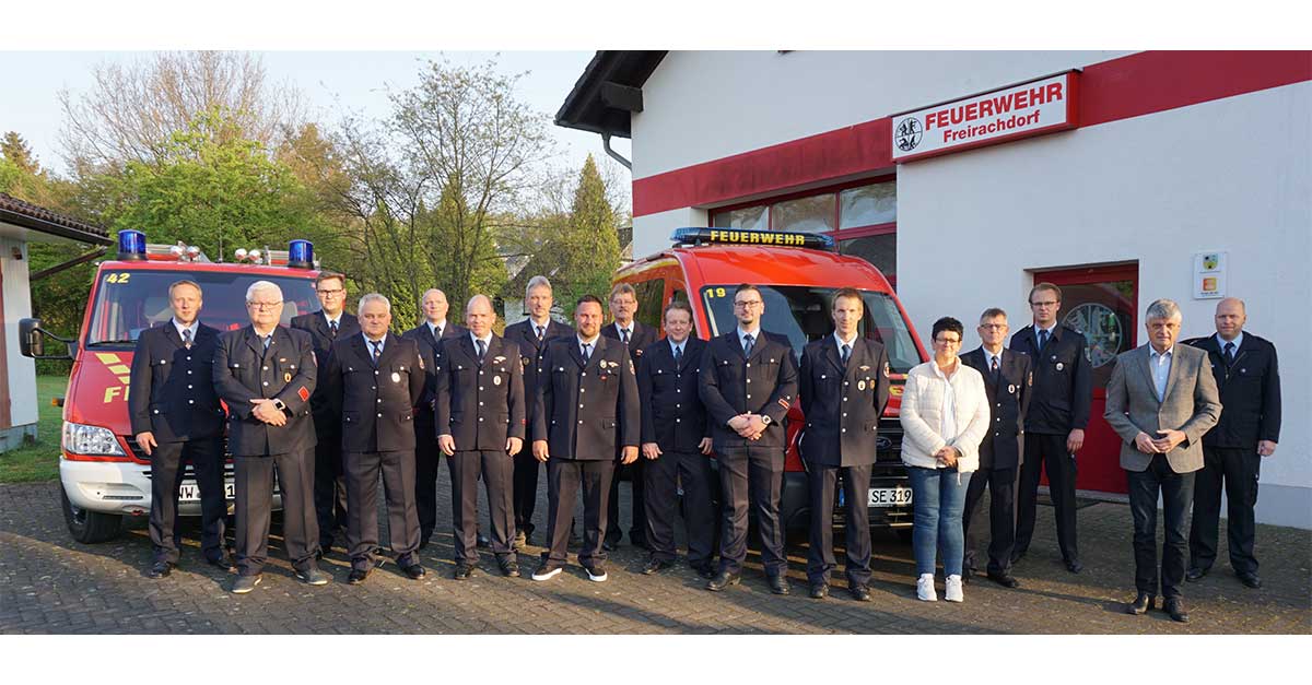 Bei einer Dienstversammlung wurde Wehrfhrer Jens Pfeifer im Amt besttigt. (Feuerwehr Freirachdorf)