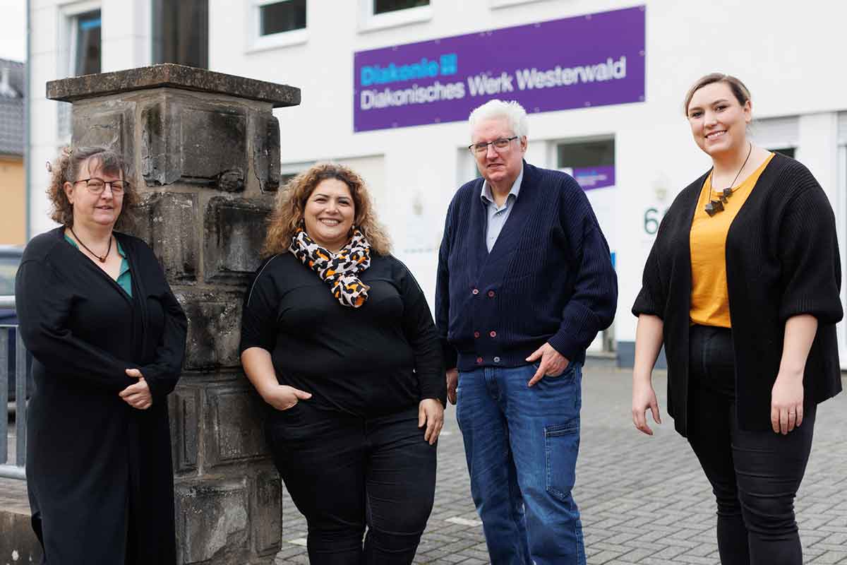 Team der Inklusionsberatung vor den Brorumen der Diakonie in Montabaur (von links): Claudia Ulrich, Blerjana Terreping, Martin Willuweit und Christine Gerling. (Foto: Inklusionsberatung Montabaur)