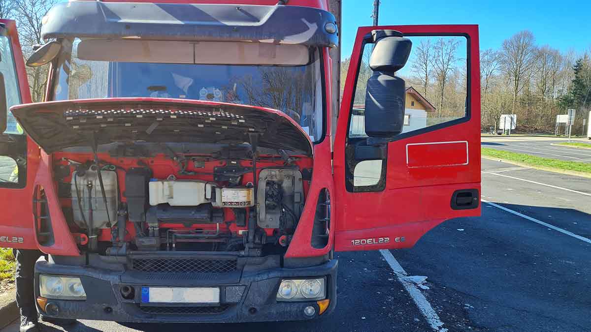 Der Lkw hatte eine erhebliche Mngelliste. (Foto: Verkehrsdirektion Koblenz)