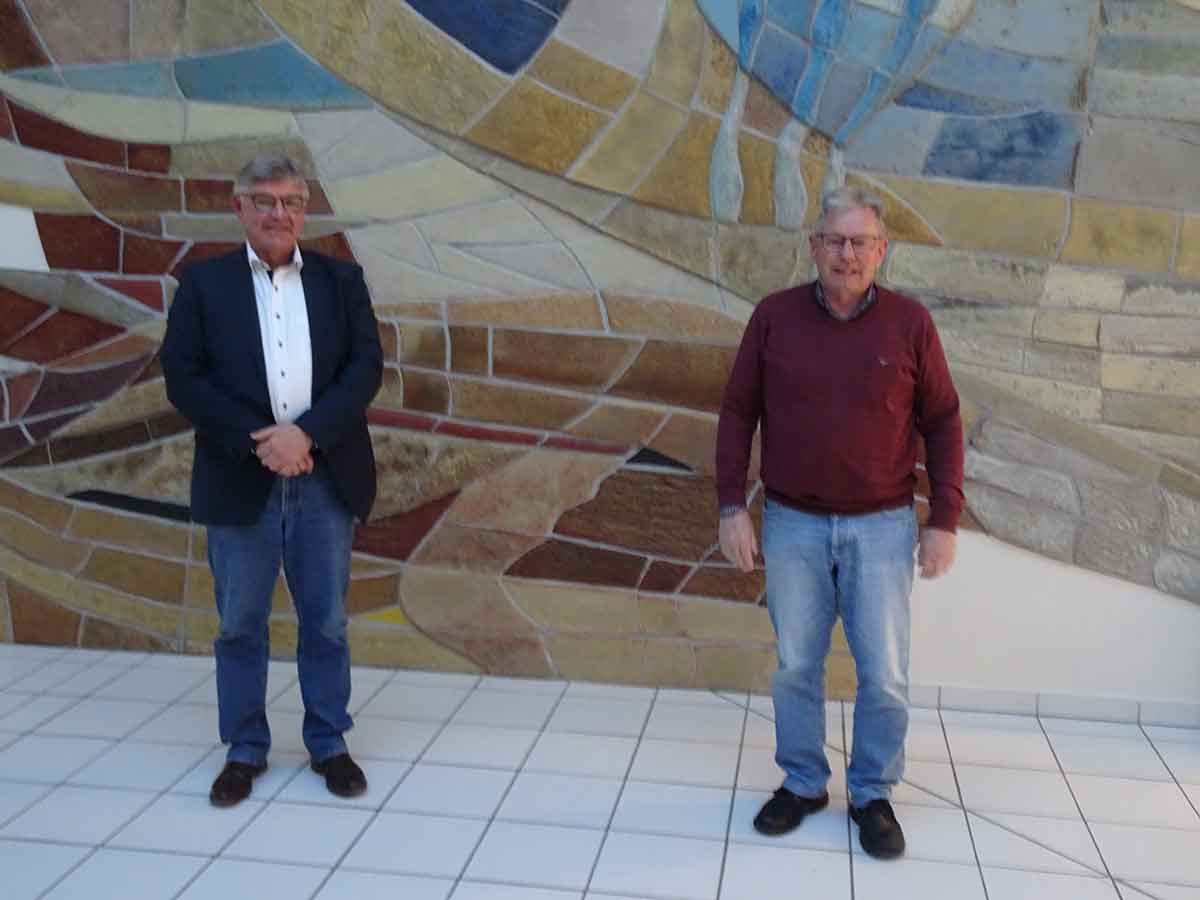 Christoph Mengen (rechts) und Wolfgang Schult (links), der neue und der alte Schiedsmann. (Foto: Wolfgang Rabsch)