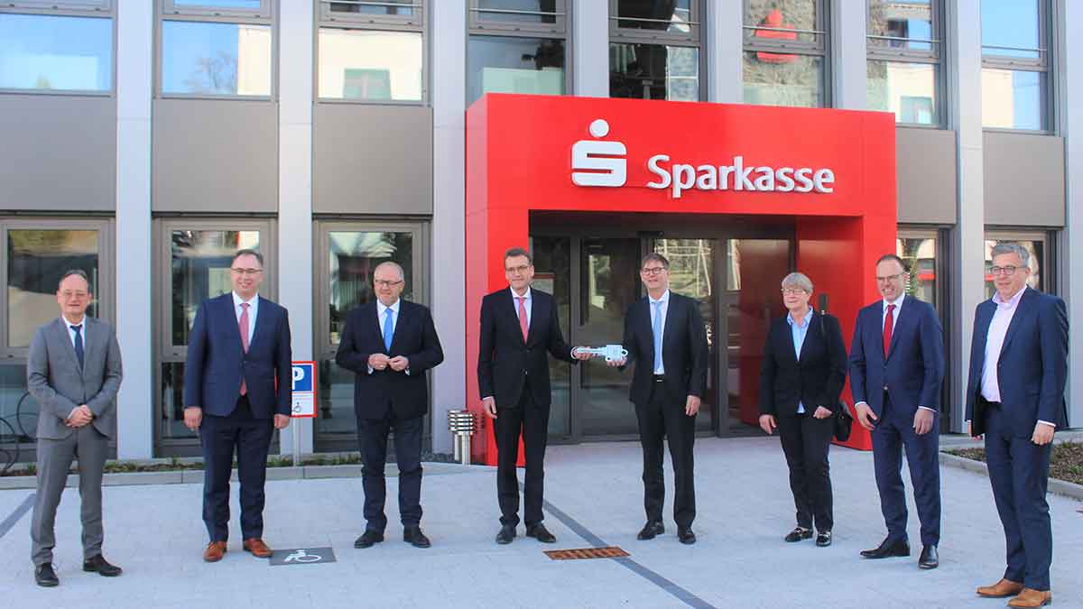 Sparkasse Westerwald-Sieg feiert neues Bürogebäude in Bad Marienberg