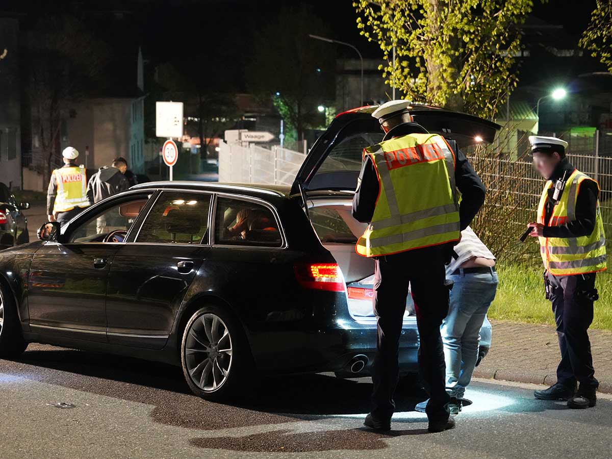 Kontrolle der Verkehrsteilnehmer durch die Polizei. (Foto: Uwe Schumann)