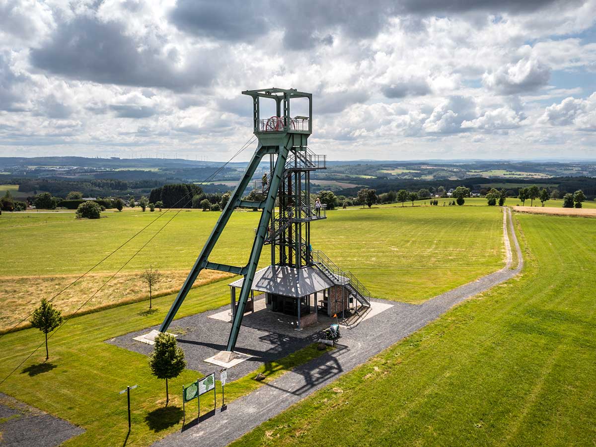 Attraktive Landmarke mit grandiosem Fernblick: der Barbaraturm auf der Steineberger Höhe. (Foto: Dominik Ketz)