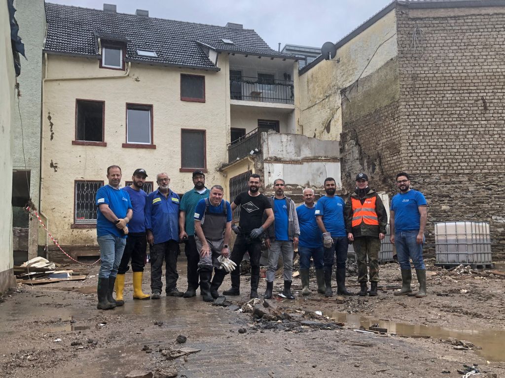 Die Starken Nachbar_innen bei ihrem Hilfseinsatz in Altenahr. Fotos: privat