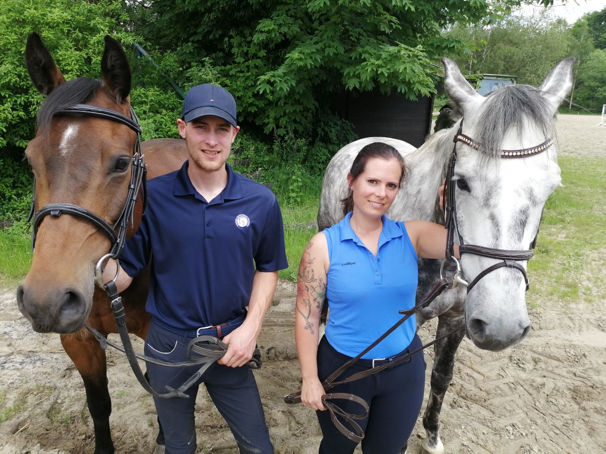 Linda Nadrowitz (mit Cuattro) und Tobias Vollmer (mit Luke) haben in den nchsten Jahren eine Menge Arbeit auf der groen Reitanlage im Altenkirchener Sportzentrum vor sich. (Foto: vh)