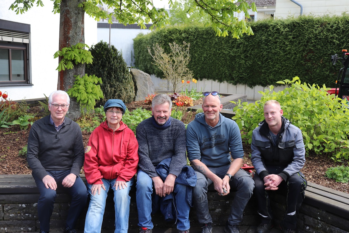 (v.l.n.r.) Volker Mendel, Marie-Luise Schreiber, Ulrich Neitzert, Pierre Marth, Pierre Busholt Michael Oettgen (nicht auf dem Foto) (Foto: Lenkungsgruppe Naturschutz Puderbach)