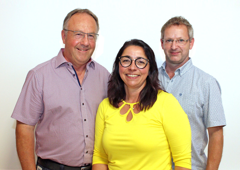 An der Niederbreitbacher Gemeindespitze stehen Ortsbrgermeisterin Susanne Hardt der 1. Beigeordnete Roland Hardt (rechts) und der 2. Beigeortnete Ernst Over zur Seite. Foto: Privat