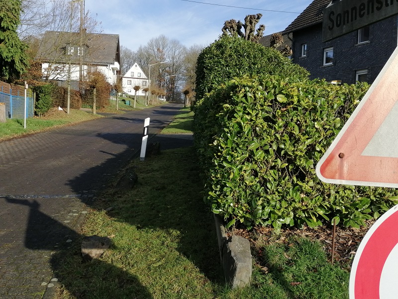 Die Sonnenstrae macht deutlich, dass Neitersen und Obernau gar nicht so weit voneinander entfernt liegen. (Foto: hak)
