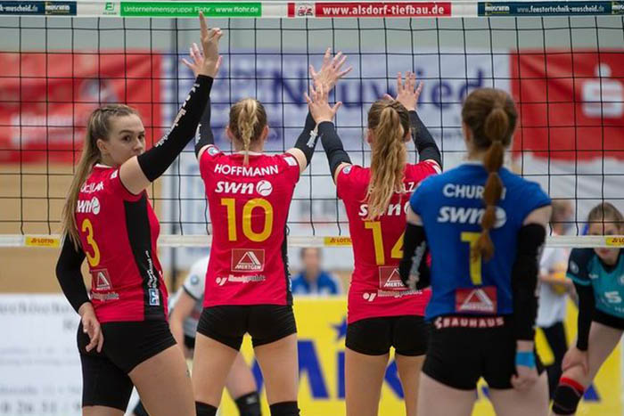 Fokussiert auf ihre nchste Aufgabe gegen TG Bad Soden: Isabelle Marciniak, Lena Hoffmann, Kaya Schulz, Anna Maria Church. Foto: Eckhard Schwabe