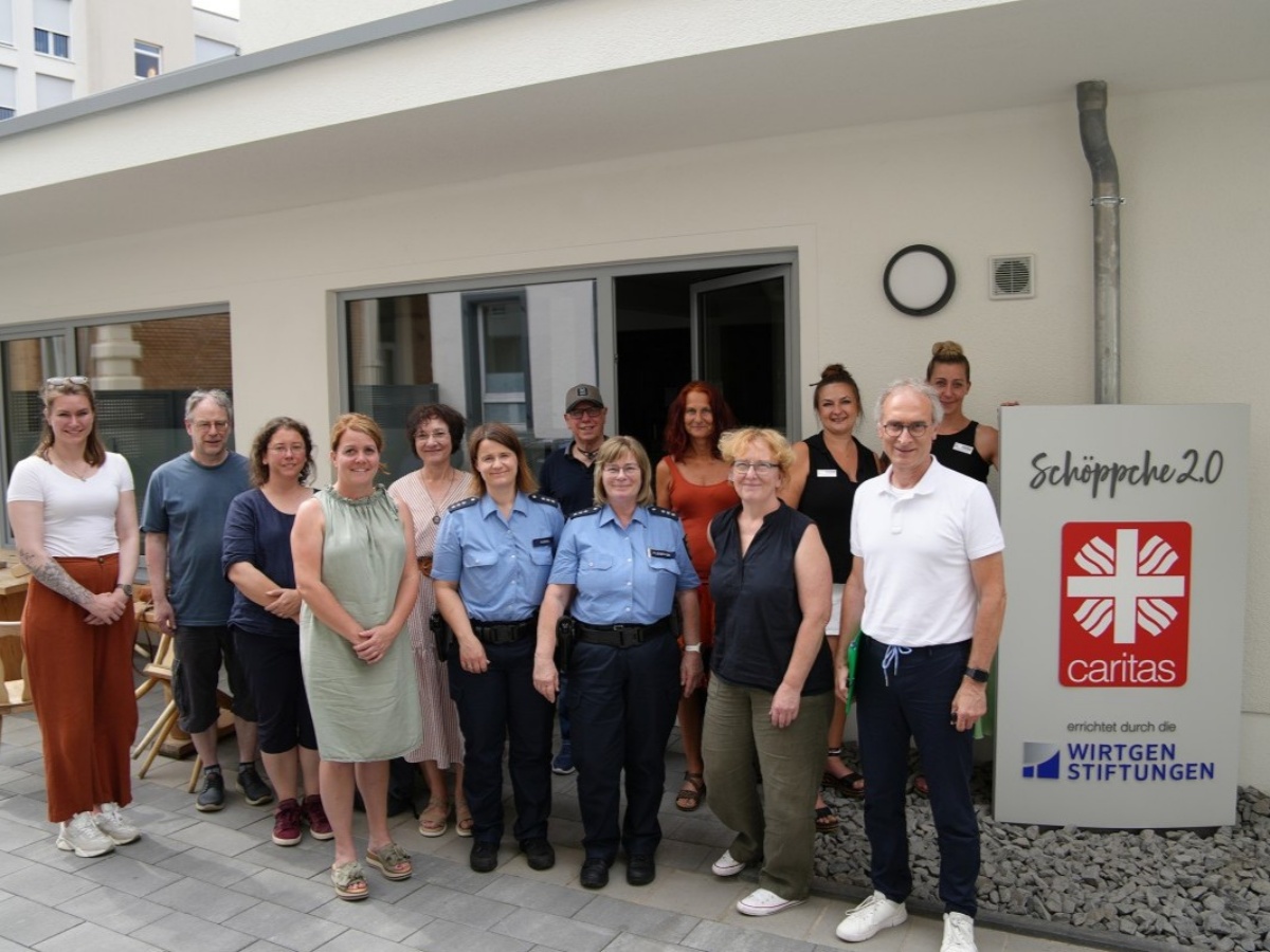 In der neuen Neuwieder Tagesst�tte f�r Menschen in Not - dem Sch�ppche 2.0 - sind Akteure aus der lokalen Wohnungslosenhilfe zu einer Netzwerkkonferenz zusammengekommen, um sich �ber neue Kooperationsm�glichkeiten auszutauschen. (Foto: Felix Banaski)