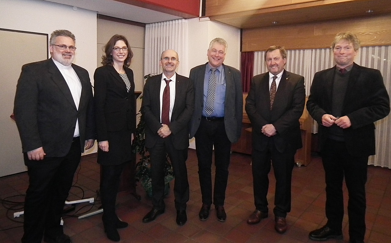 V.l. Pfarrer Bruno Nebel, Ministerin fr Soziales, Arbeit, Gesundheit und Demografie und Mitglied des rheinland-pflzischen Landtags Sabine Btzing-Lichtenthler, Referent Prof. Dr.-Ing. Klaus Becker, Pfarrer Andreas Stcker, Brgermeister Rainer Buttstedt und Pfarrer Michael Klein. Foto: Regina Steinhauer 