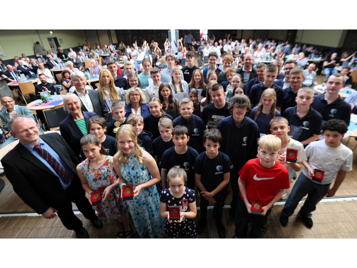 Die Stadt Neuwied ehrt jedes Jahr, wie hier im vergangenen Mai, ihre Sportler des Jahres. (Foto: Stadt Neuwied/Frank Flgel.)