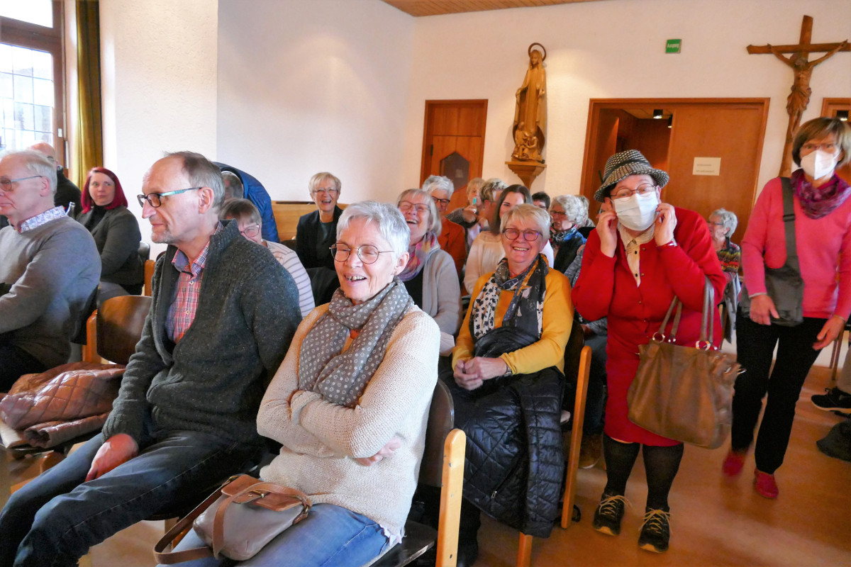 Erna Schabiewsky hatte bei ihrem Versuch in Niederfischbach natrlich den "Mundpuschel" nicht vergessen. (Fotos: ma)