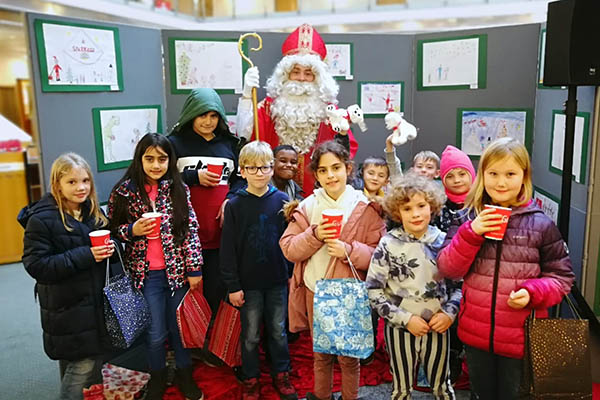 Nikolaus besuchte Sparkasse Neuwied 