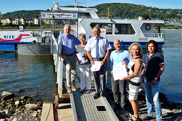 (v.l.n.r.) Dr. Hans-Georg Faust, Verwaltungsratsvorsitzender Rheinfhre Linz-Kripp GmbH, Cilly Adenauer, Ortsbrgermeisterin von Erpel, Landrat Achim Hallerbach, Udo Scholl, Geschftsfhrer der Rheinfhre Linz-Kripp GmbH, Helga Zoltowski, zustndige Abteilungsleiterin in der Kreisverwaltung, und Dr. Reinhard Lahr, Mitarbeiter der Kreisverwaltung Neuwied. Foto: Kreisverwaltung