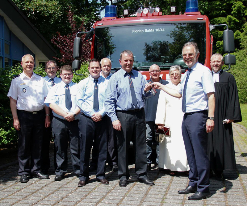 Die Feuerwehrleute aus Norken freuen sich ber ihr neues Fahrzeug. Foto: Privat