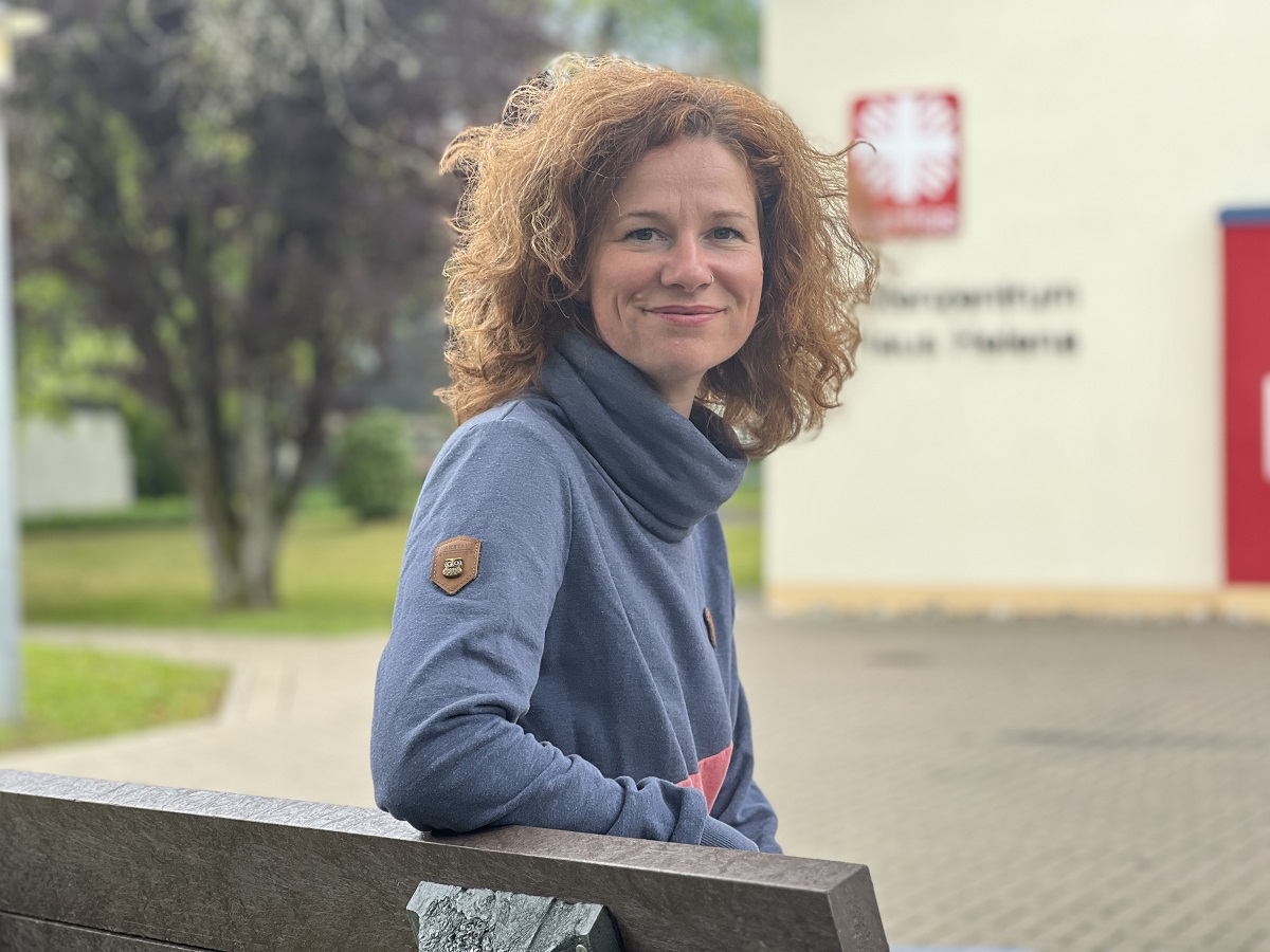 Nora Bast ist die neue Quartiersmanagerin in Hachenburg. (Foto: Caritasverband Westerwald-Rhein-Lahn/Holger Pritzsch)