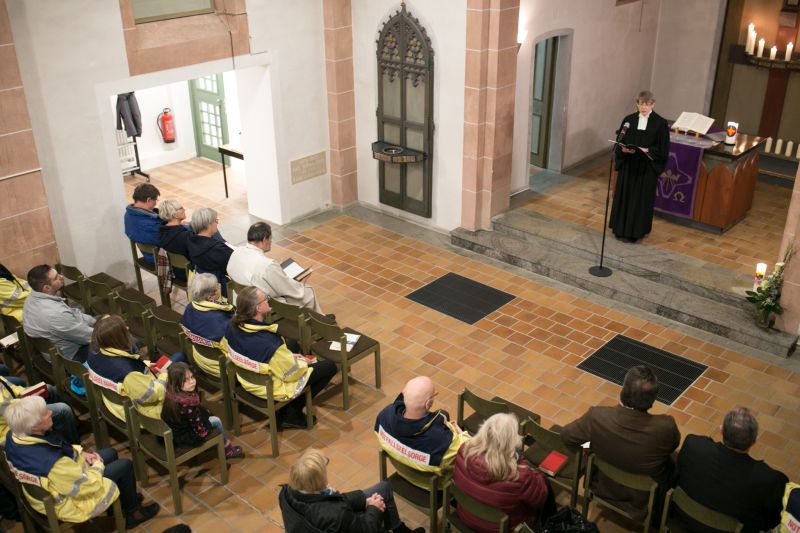 Pfarrerin Ulrike Braun-Steinebach spricht ber die Herausforderungen, die der Einsatz in der Notfallseelsorge mit sich bringt. Fotos: Peter Bongard