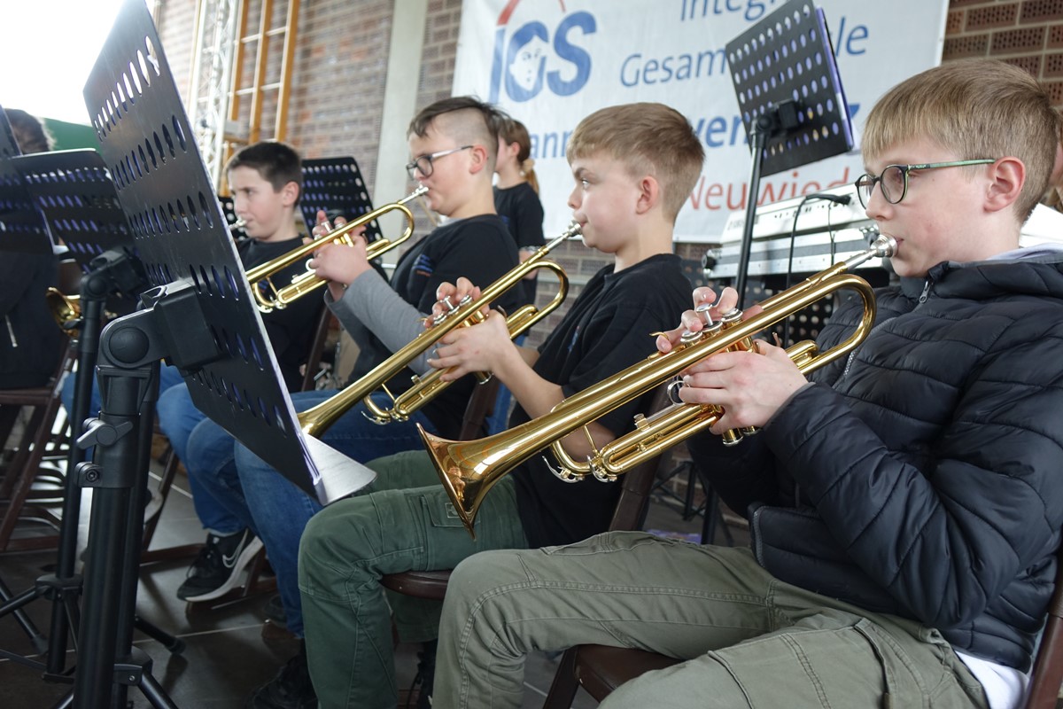 Die Benefizveranstaltung der Integrativen Gesamtschule Johanna-Loewenherz bt Solidaritt mit den von Tod und Zerstrung betroffenen Menschen. (Fotos: Jrgen Grab)