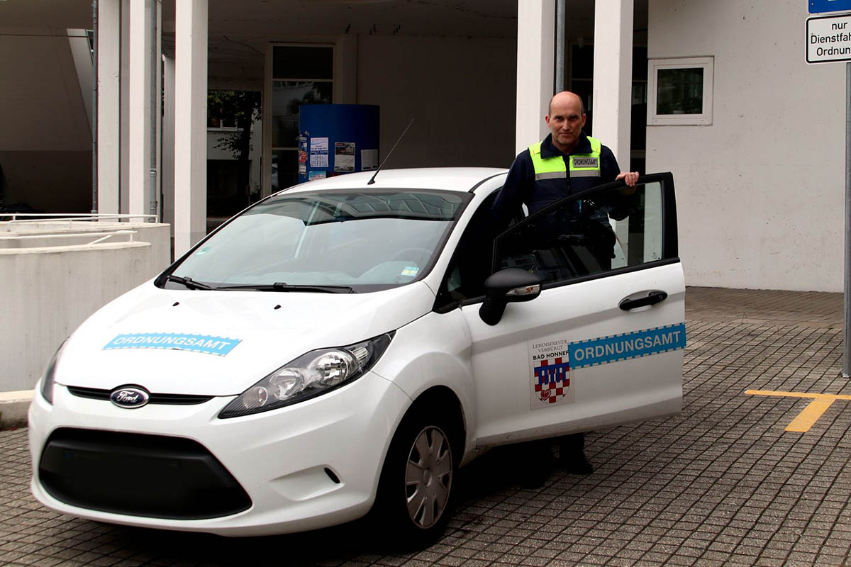 Er fand die Ursache fr das heulende Gerusch in Bad Honnef: Dirk Blanke, Mitarbeiter des Ordnungsauendienstes. Foto: Stadt Bad Honnef