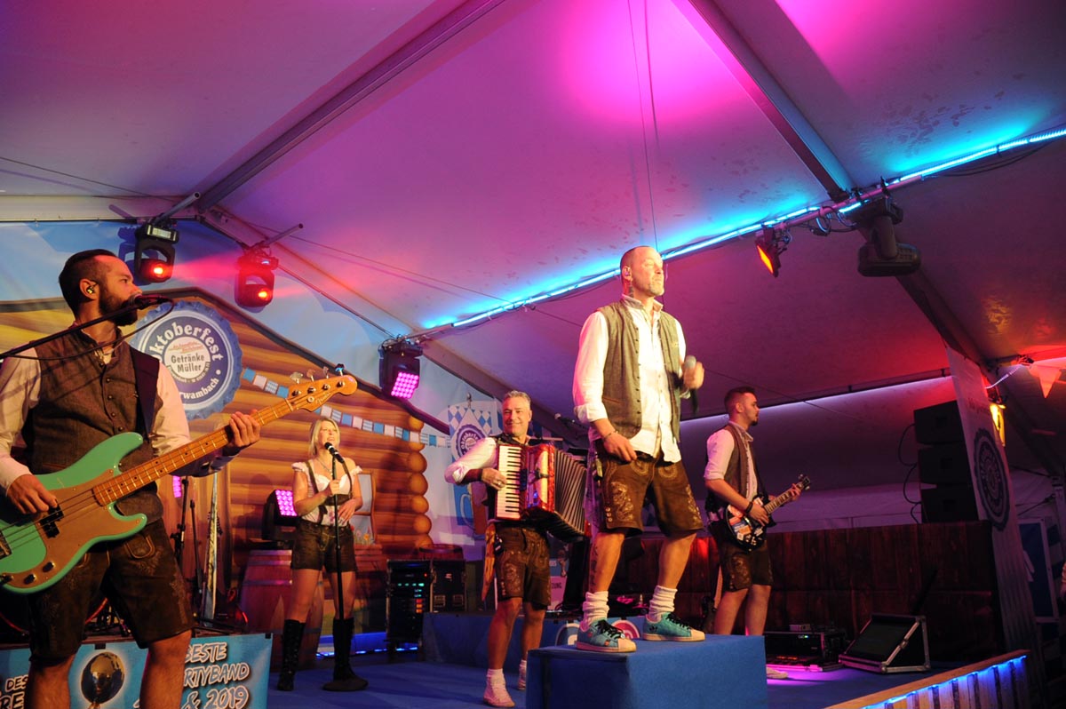 Letztes Oktoberfest der Saison in Oberwambach  Muli freute sich ber ein volles Haus