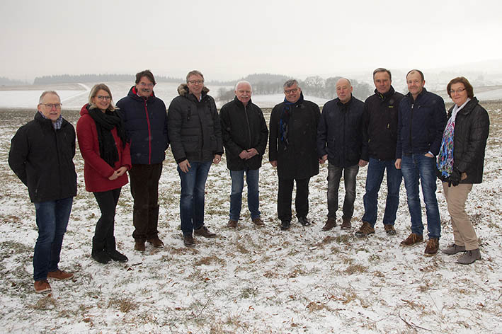 Gemeinsam nahm man die Flchen fr die Ausgleichsmanahme in Augenschein. Foto: Wolfgang Tischler