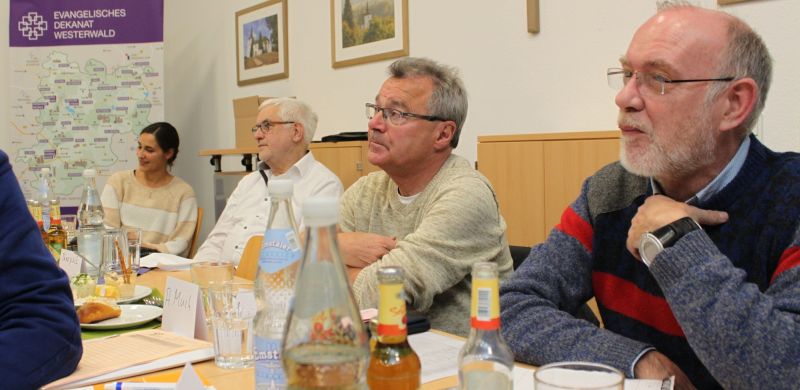 Gemeinsam christliche Verantwortung tragen in der kumene wollen Katholiken und Protestanten des Westerwaldes, rechts: Bezirksreferent Stephan Geller, Dritter von rechts: Prses Bernhard Nothdurft. Fotos: Sabine Hammann-Gonschorek