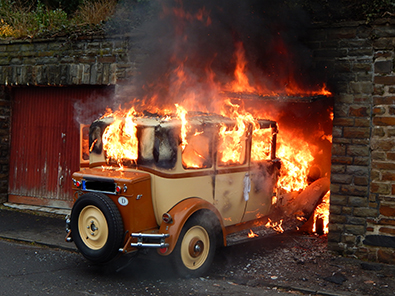 Nach Probefahrt ging Oldtimer in Wissen in Flammen auf