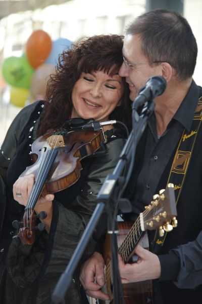 Orange Moon Folkduo am Groen Markt in Montabaur