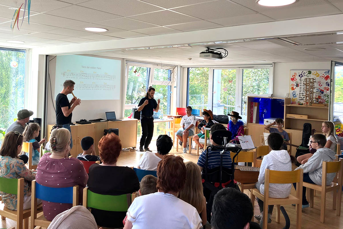Das gemeinsame Musizieren bereitete allen am Orchesterprojekt teilnehmenden Kindern eine Menge Spa�. Foto: Hannah Schmillen