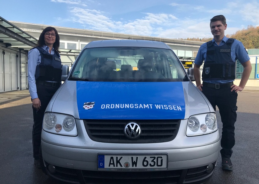 Mit Katrin Wolf und Michael Heinze (Kommunaler Vollzugsdienst) hat die Ver-bandsgemeinde Wissen ein bewhrtes Team, welches den vielfltigen Aufgaben des Ordnungsam-tes auch ber die fulufigen Stadtgrenzen hinaus nach kommt. (Fotos: Verbandsgemeinde)