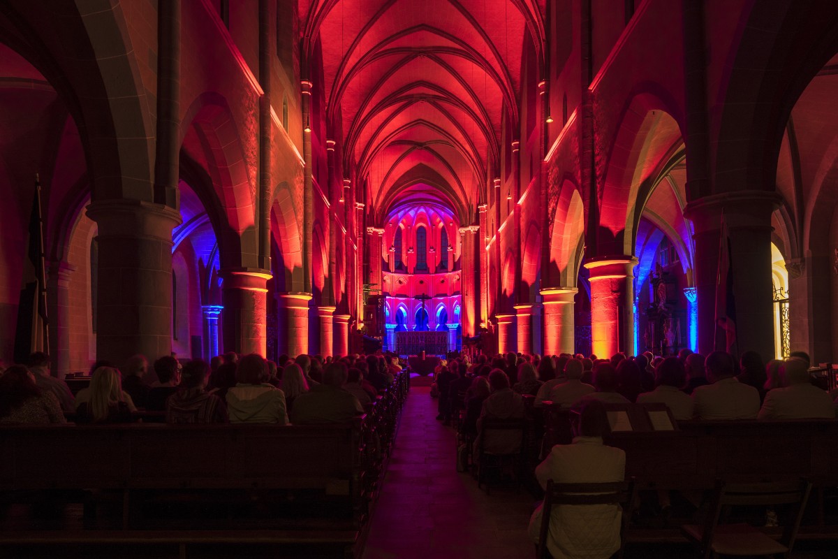 Farbenspiel und Orgelmusik: Orgelnnacht in der Basilika der Abtei Marienstatt