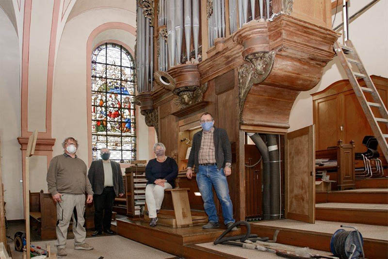 Generalreinigung der Stumm-Orgel, erbaut 1735  Pfarrkirche St. Laurentius Leutesdorf. Foto: Helmut Fink 