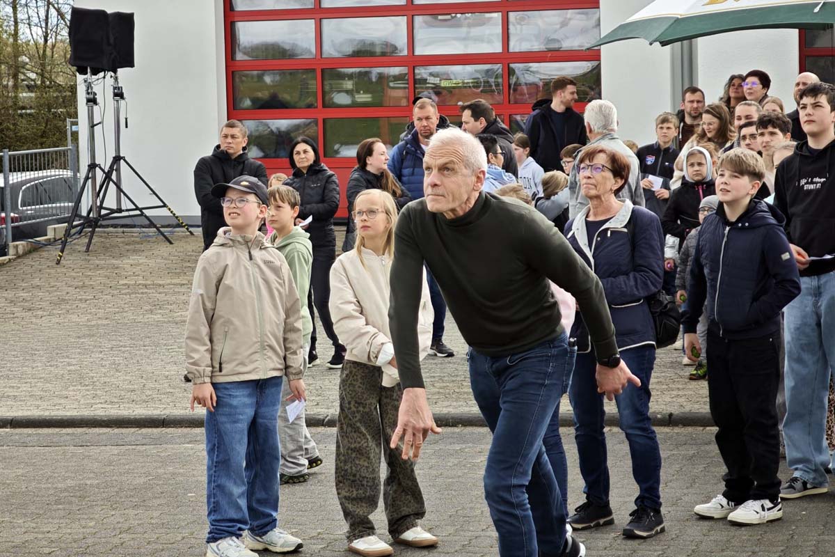 VG-B�rgermeister Fred J�ngerich er�ffnete den Wettbewerb (Fotos: kk�)