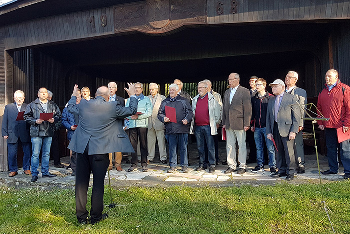 Gesangverein Oberbieber sang am frhen Ostersonntag