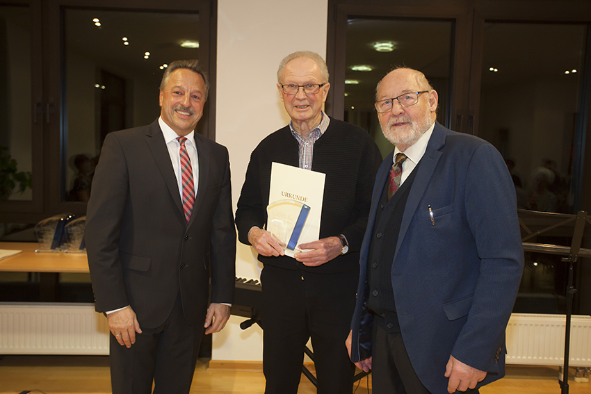 Franz-Josef Over wurde mit dem Ehrenamtspreis der VG Rengsdorf-Waldbreitbach ausgezeichnet. Foto: Wolfgang Tischler