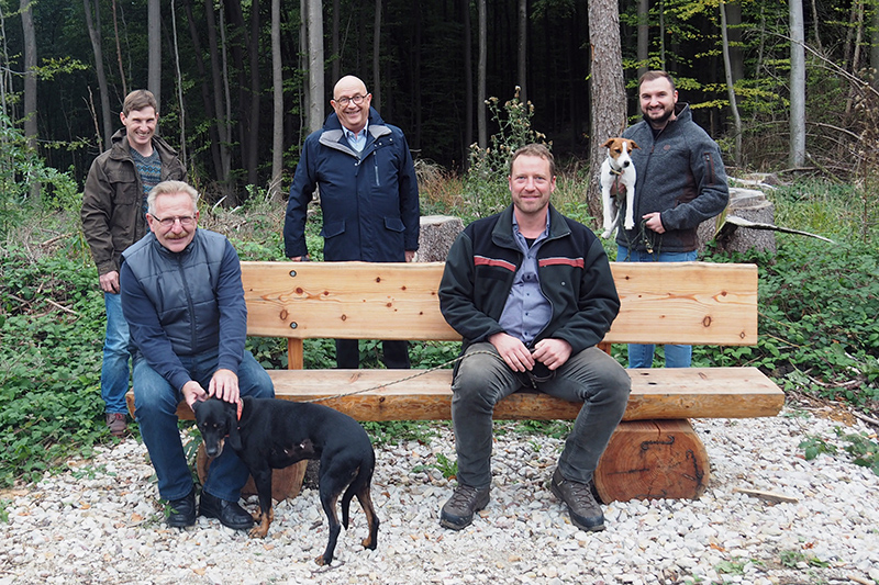 Bänke für Ruhepausen im Bendorfer Wald gebaut